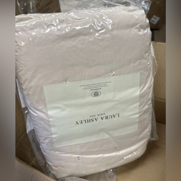 Laura Ashley Hailee Solid Pink Microfiber Quilt Set Queen - Picture 5 of 6